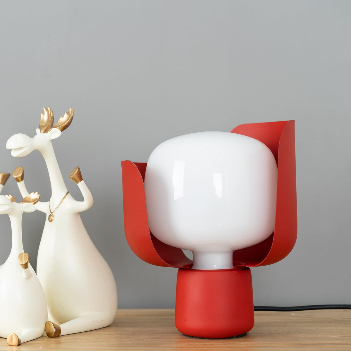 Zuri lámpara de mesa minimalista de plástico