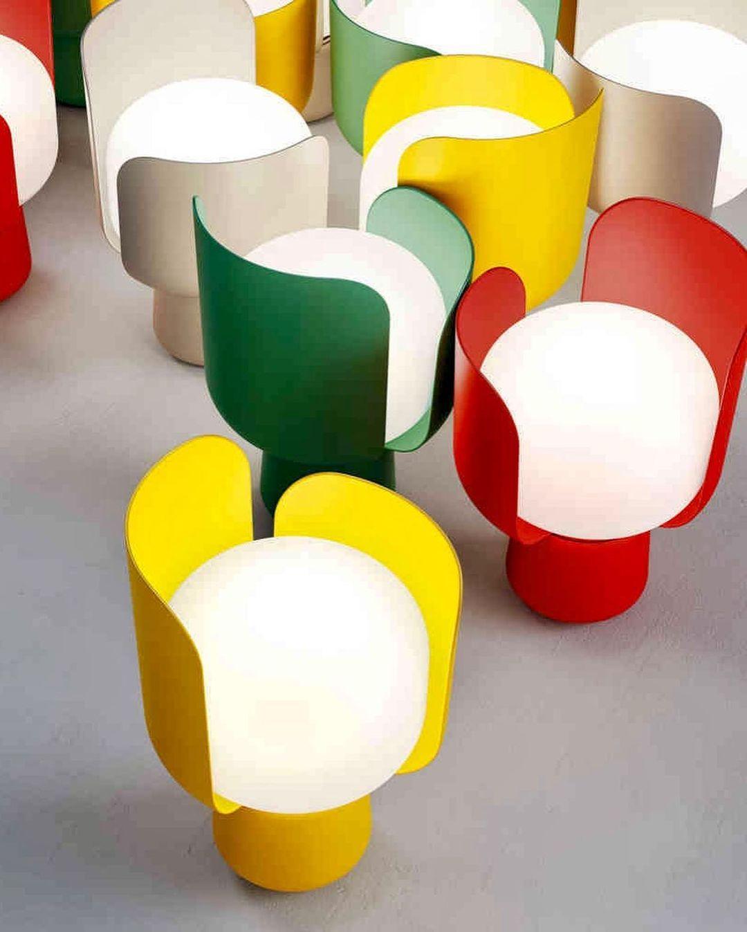 Zuri lámpara de mesa minimalista de plástico