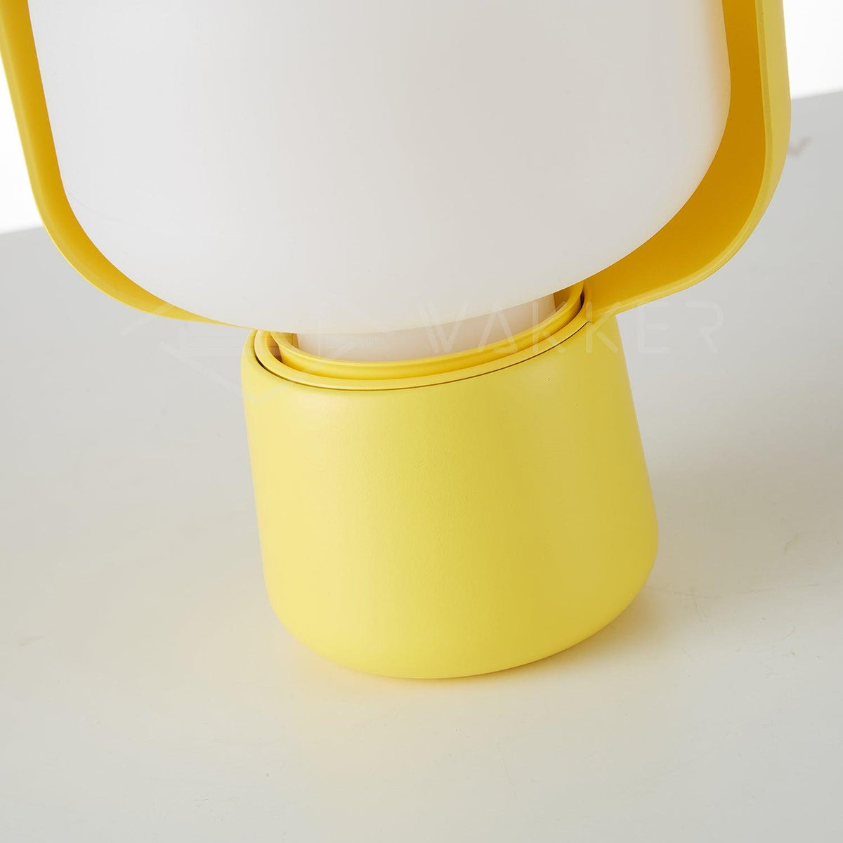 Zuri lámpara de mesa minimalista de plástico