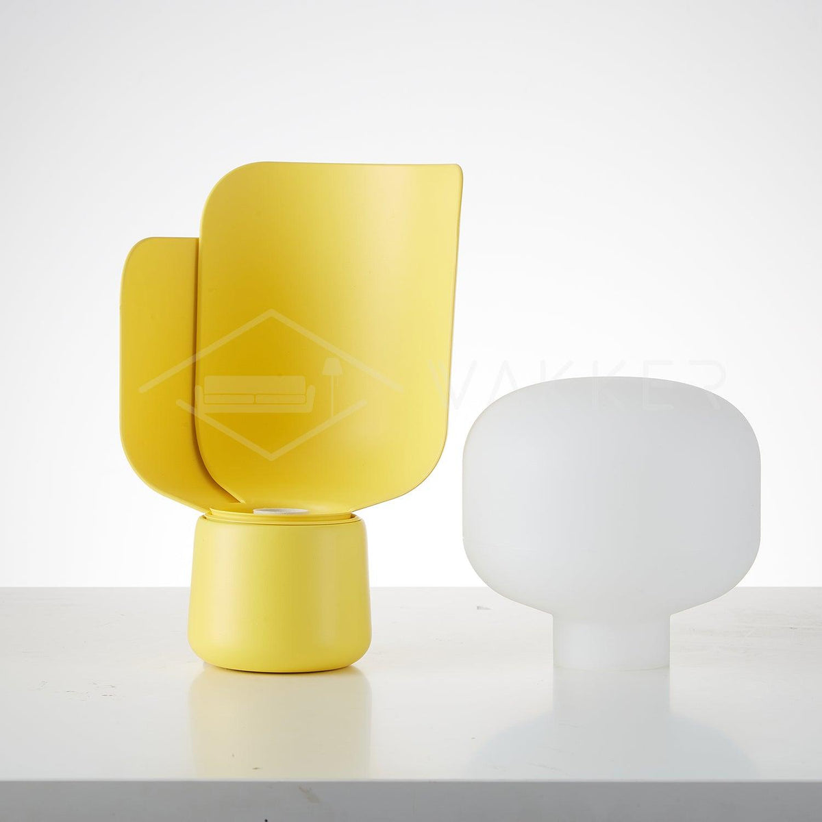 Zuri lámpara de mesa minimalista de plástico
