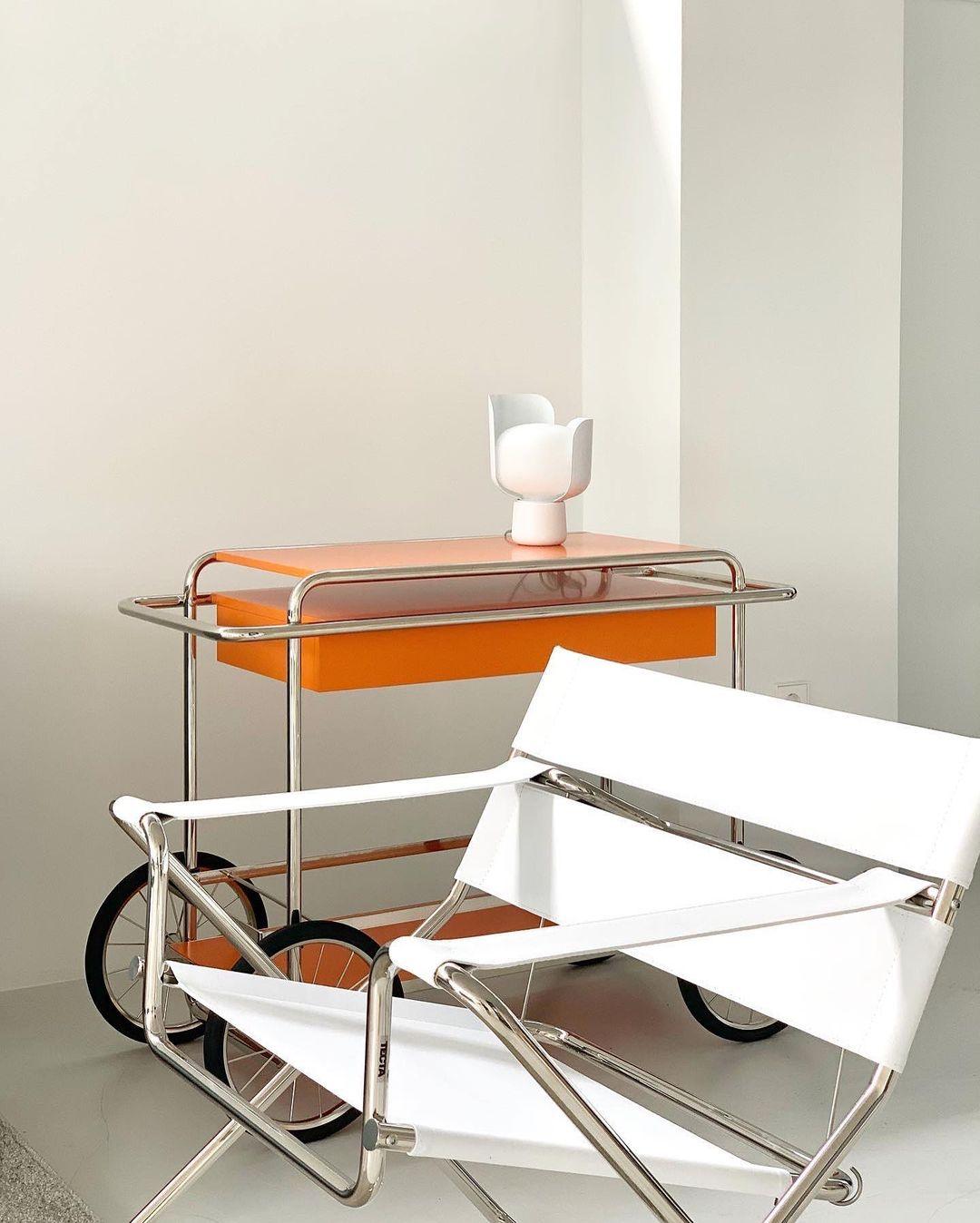 Zuri lámpara de mesa minimalista de plástico