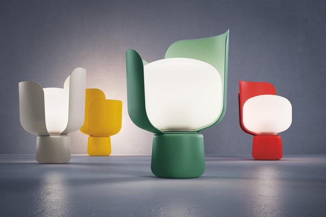 Zuri lámpara de mesa minimalista de plástico