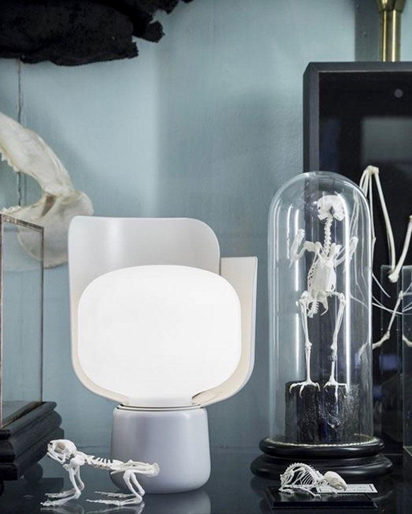 Zuri lámpara de mesa minimalista de plástico