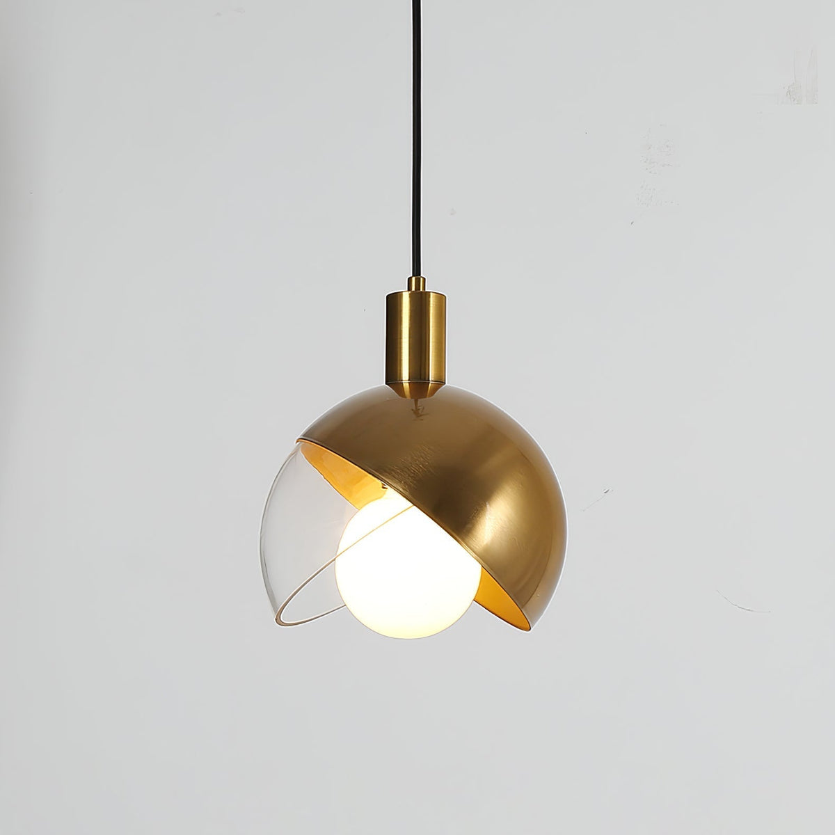 Noveny lámpara colgante de latón con vidrio en forma de media esfera, estilo mid-century