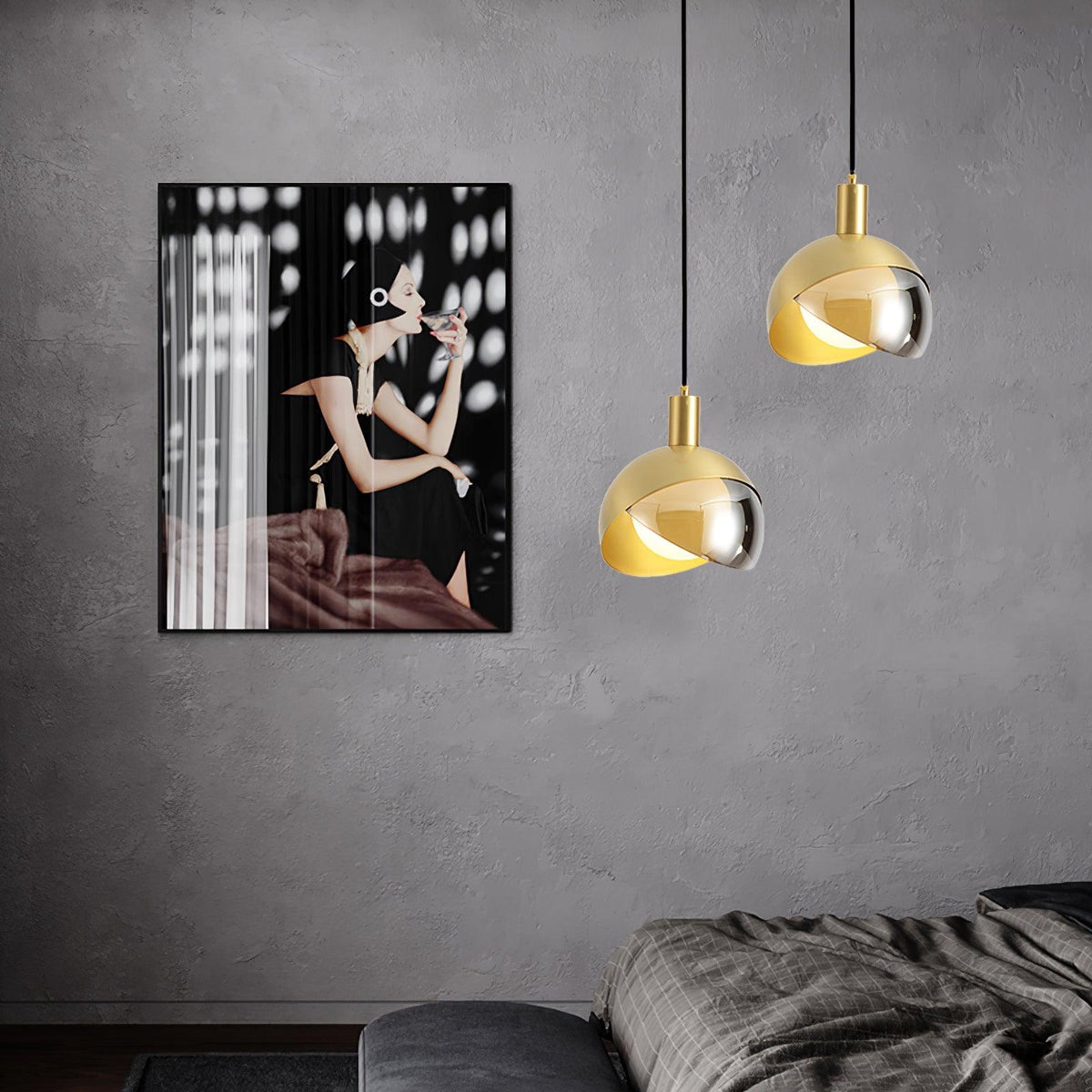 Noveny lámpara colgante de latón con vidrio en forma de media esfera, estilo mid-century