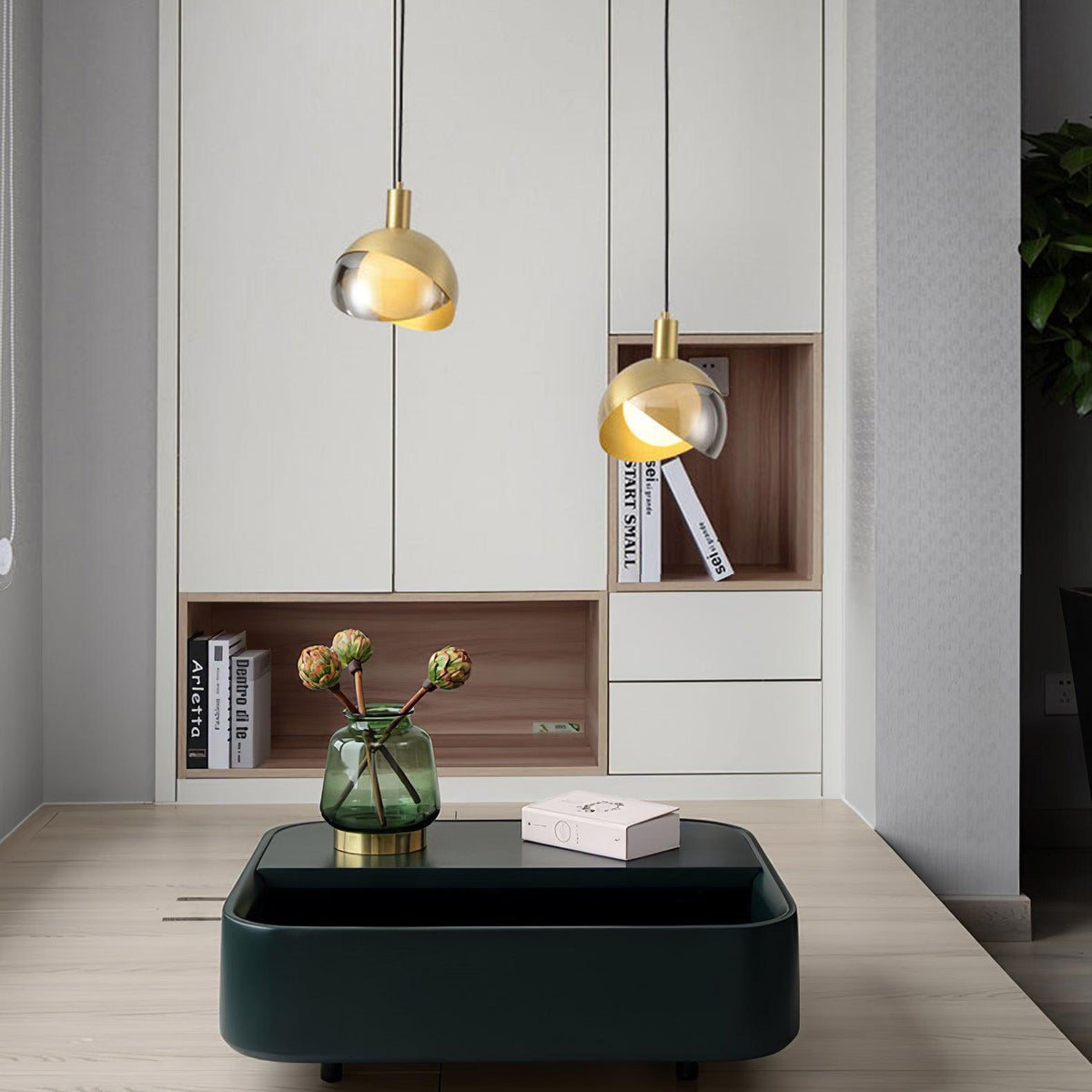 Noveny lámpara colgante de latón con vidrio en forma de media esfera, estilo mid-century