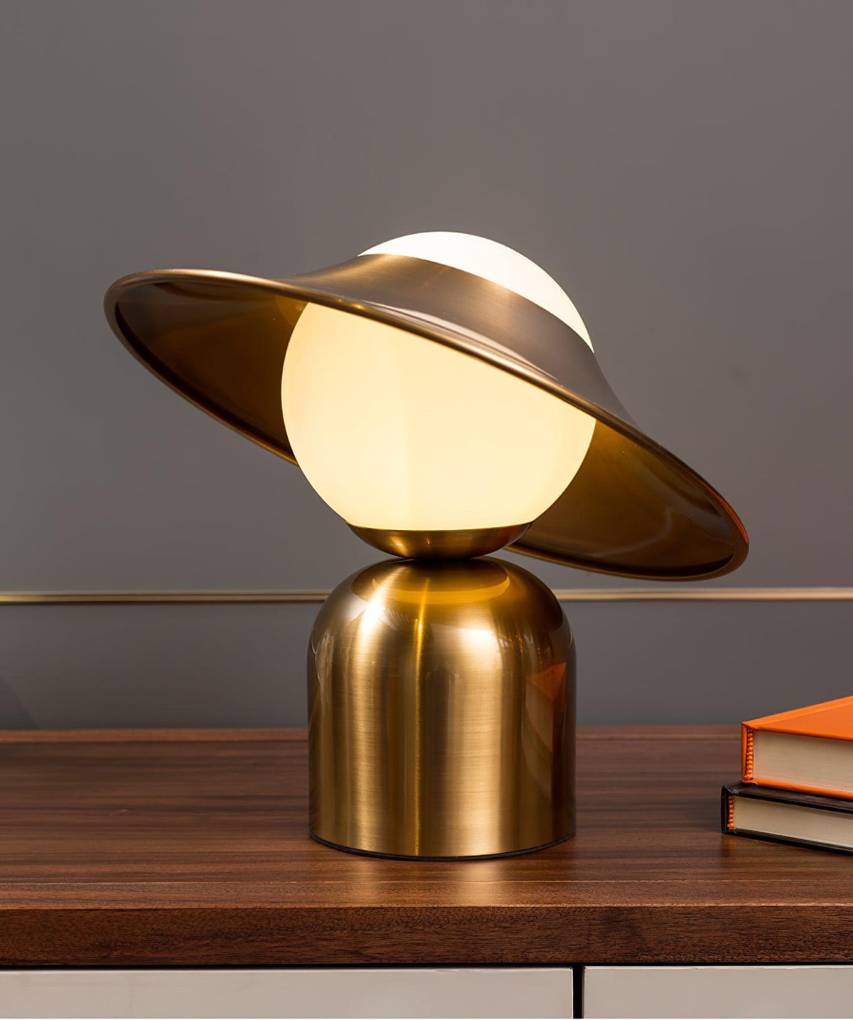 Italon lámpara de mesa Luxe en latón para escritorio