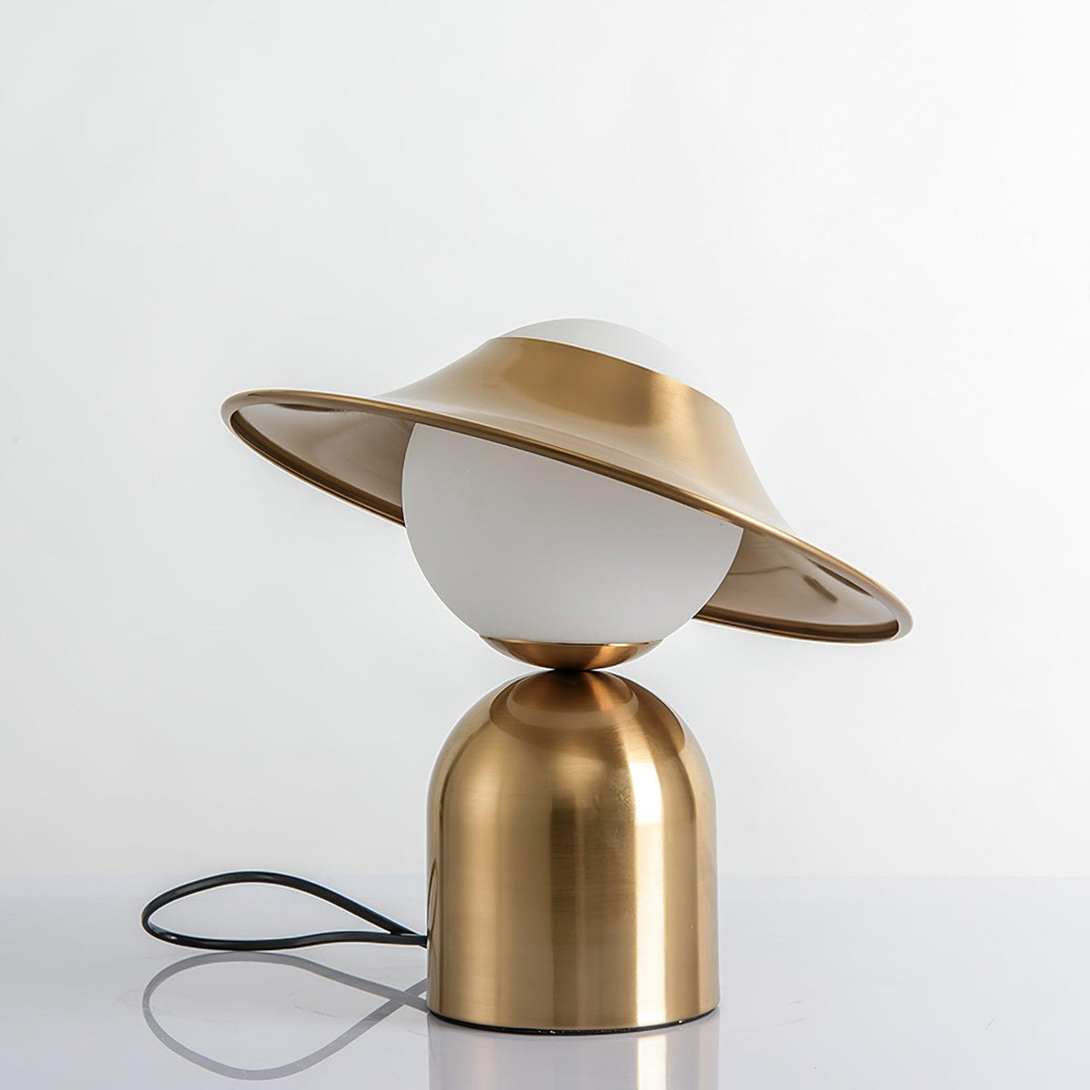 Italon lámpara de mesa Luxe en latón para escritorio