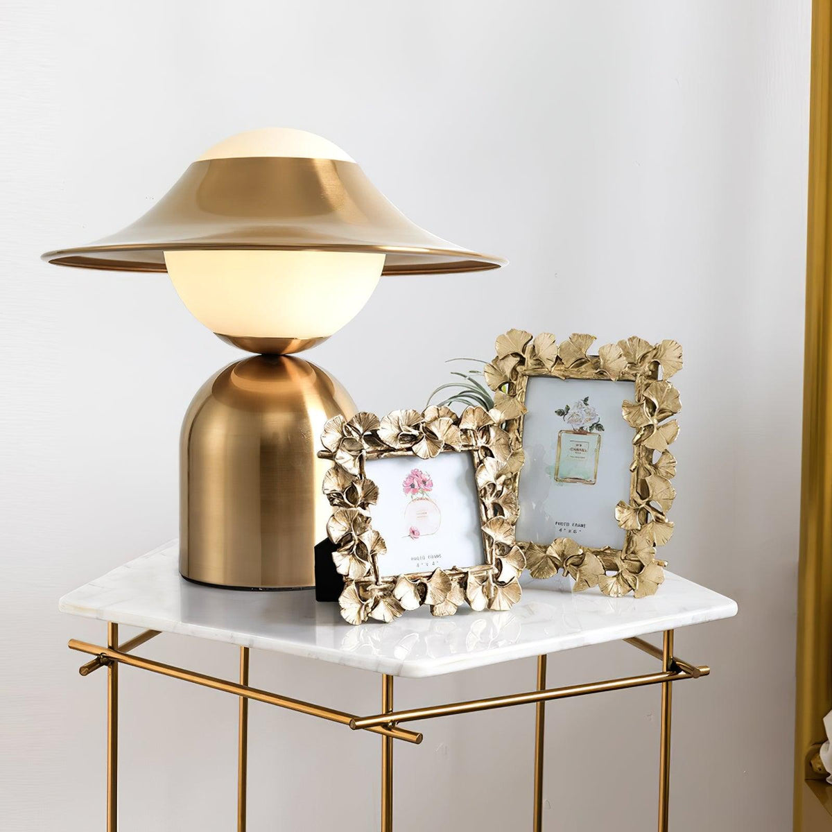 Italon lámpara de mesa Luxe en latón para escritorio