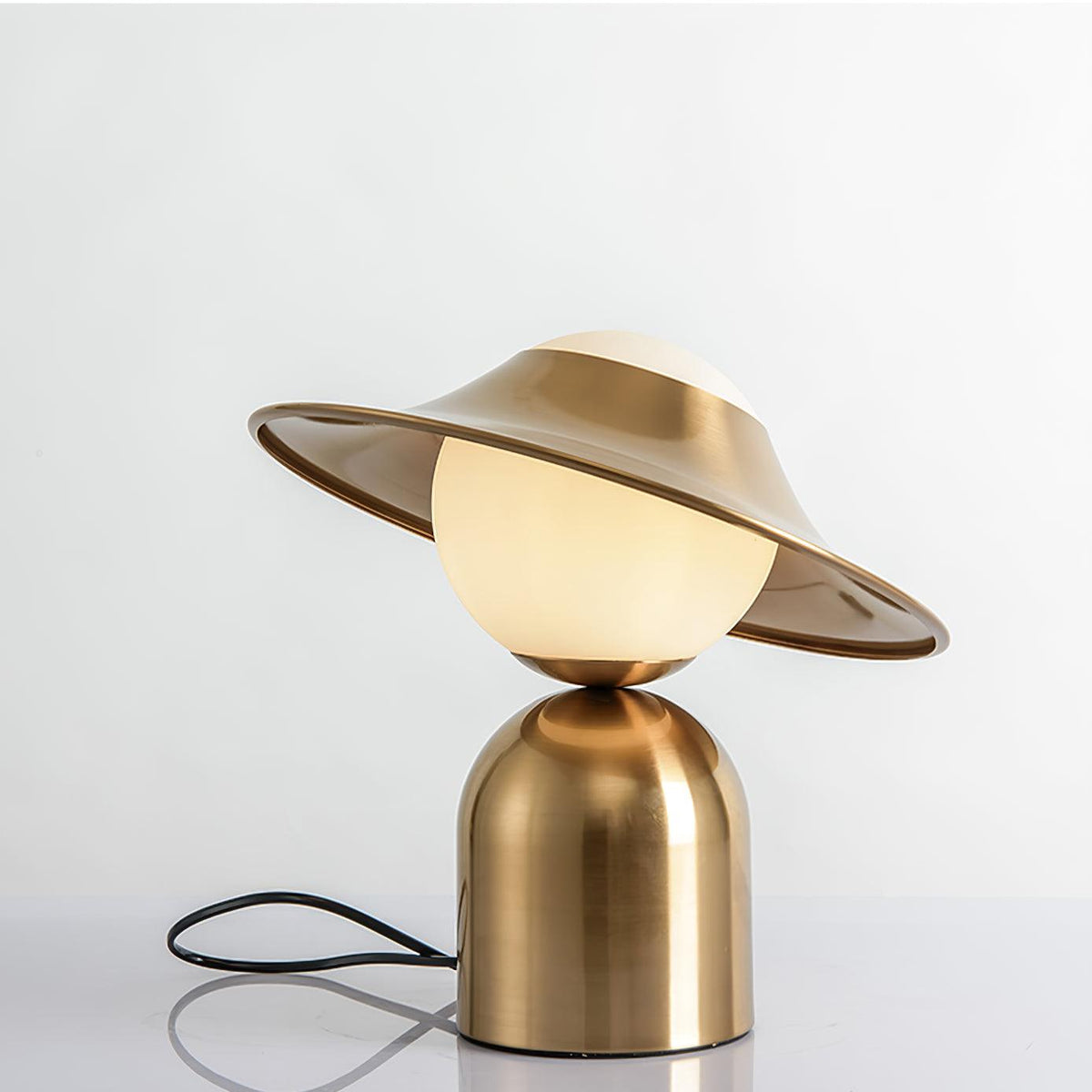 Italon lámpara de mesa Luxe en latón para escritorio