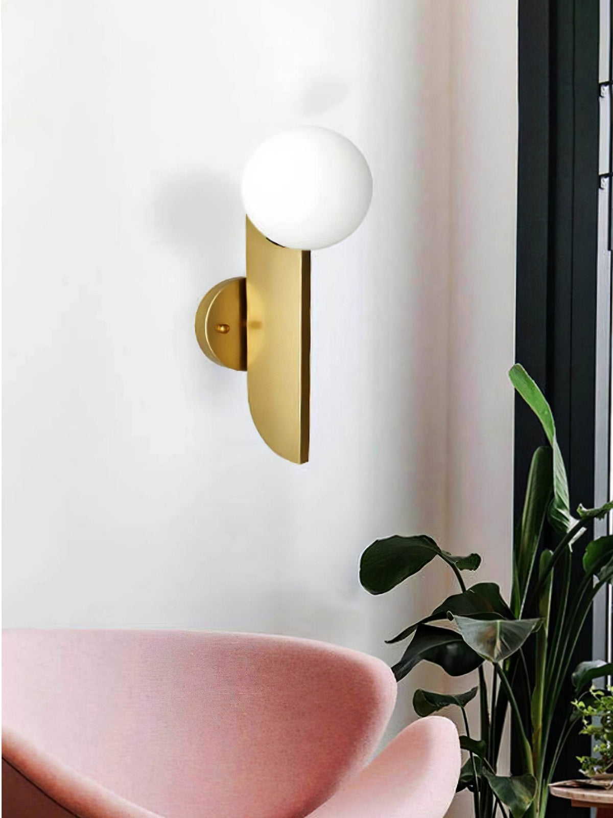 Liorarelle aplique de pared con esfera de vidrio y cuerpo escultórico delgado