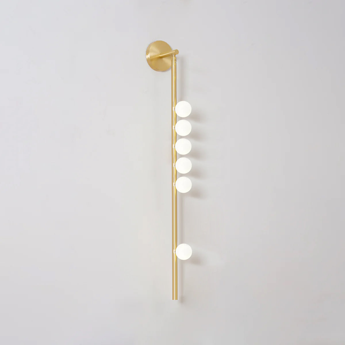Rory aplique de pared moderno minimalista de tubo en latón y vidrio