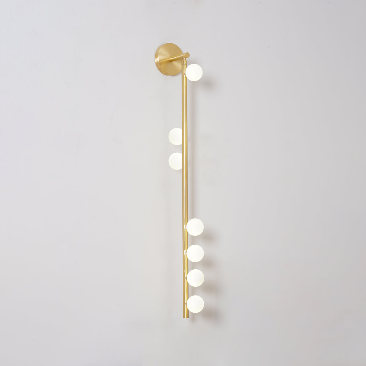 Rory aplique de pared moderno minimalista de tubo en latón y vidrio