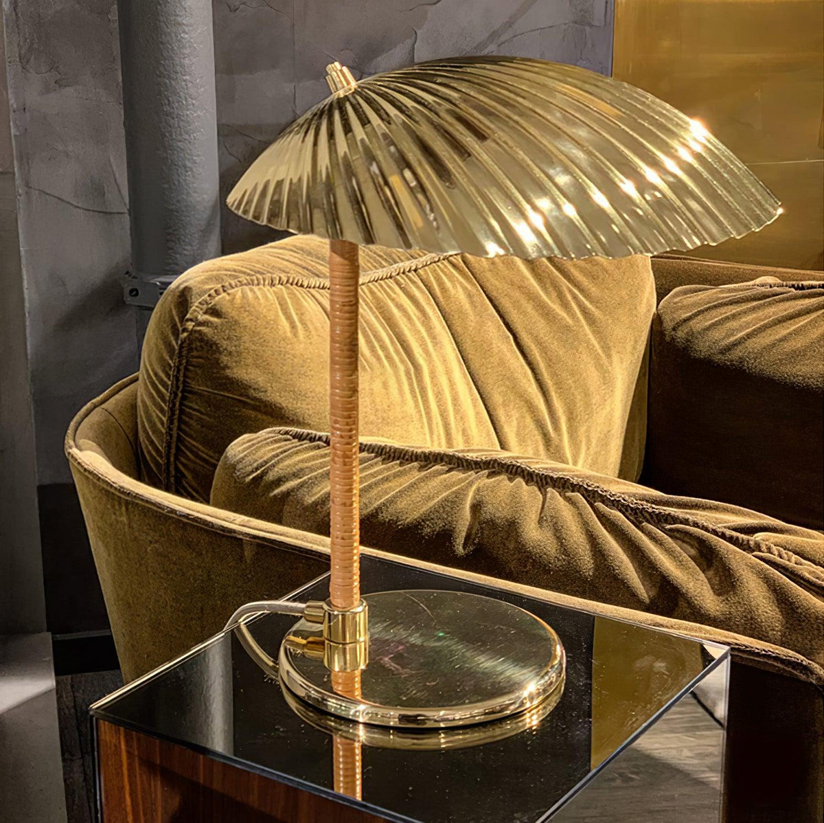 Zorare lámpara de mesa de latón glam