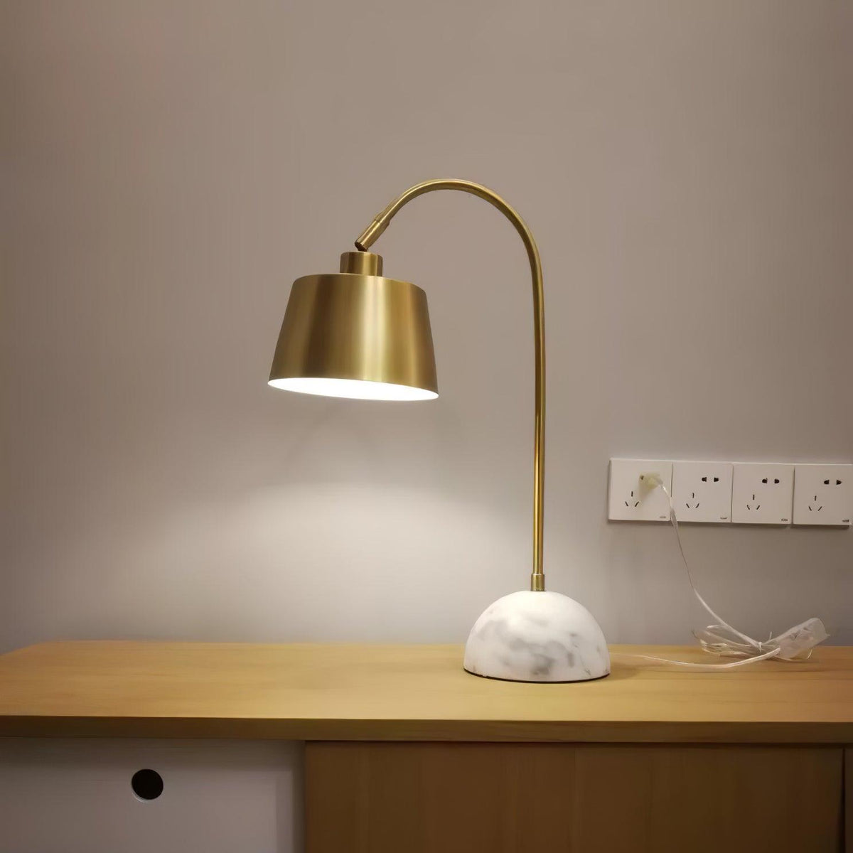 Caleo Lámpara de escritorio elegante de mármol