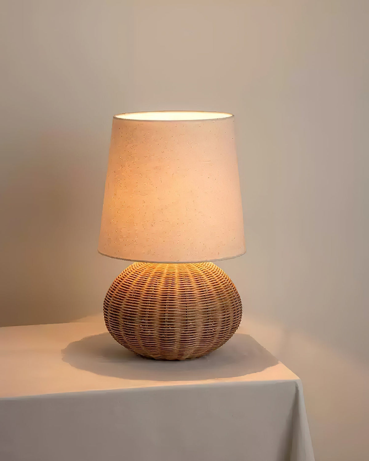 Orelinaya lámpara de mesa