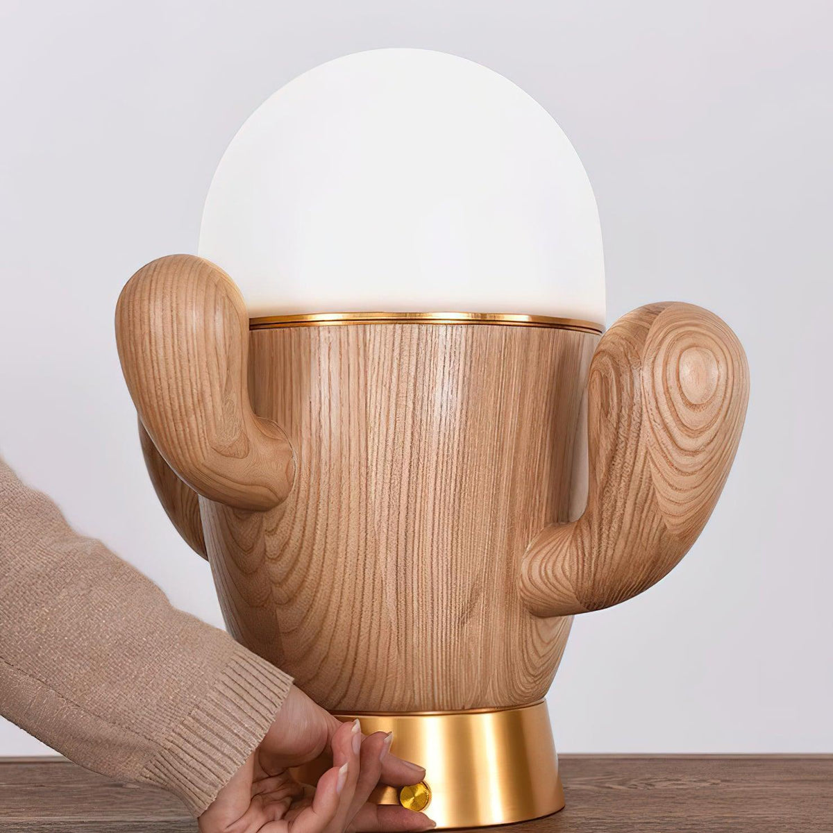 Solivice lámpara de mesa de madera caprichosa