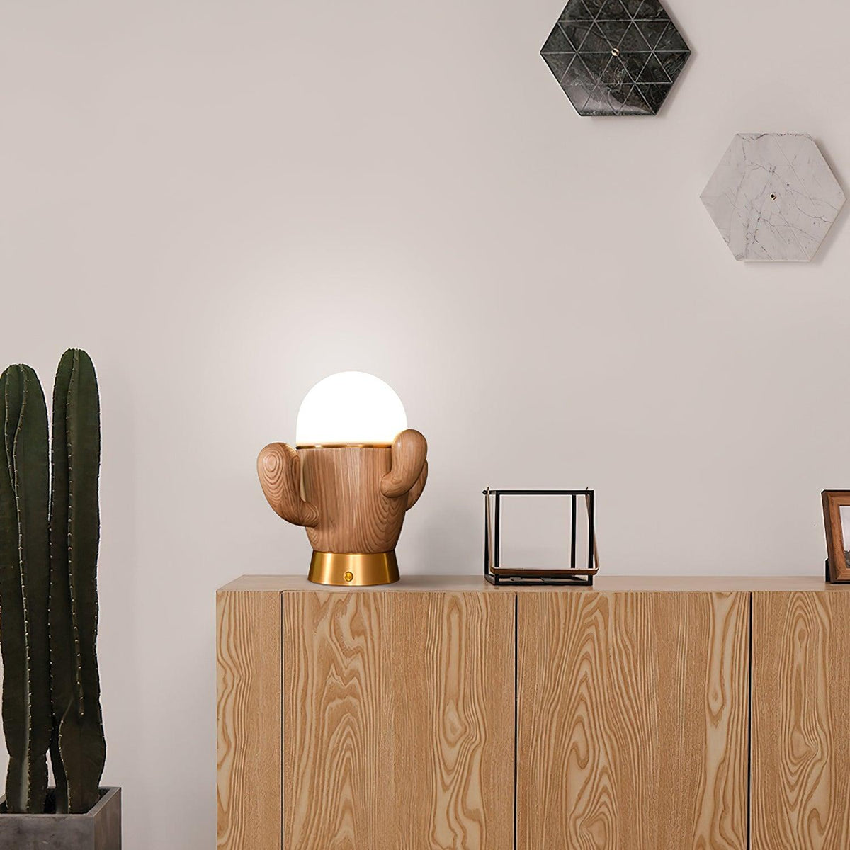 Solivice lámpara de mesa de madera caprichosa