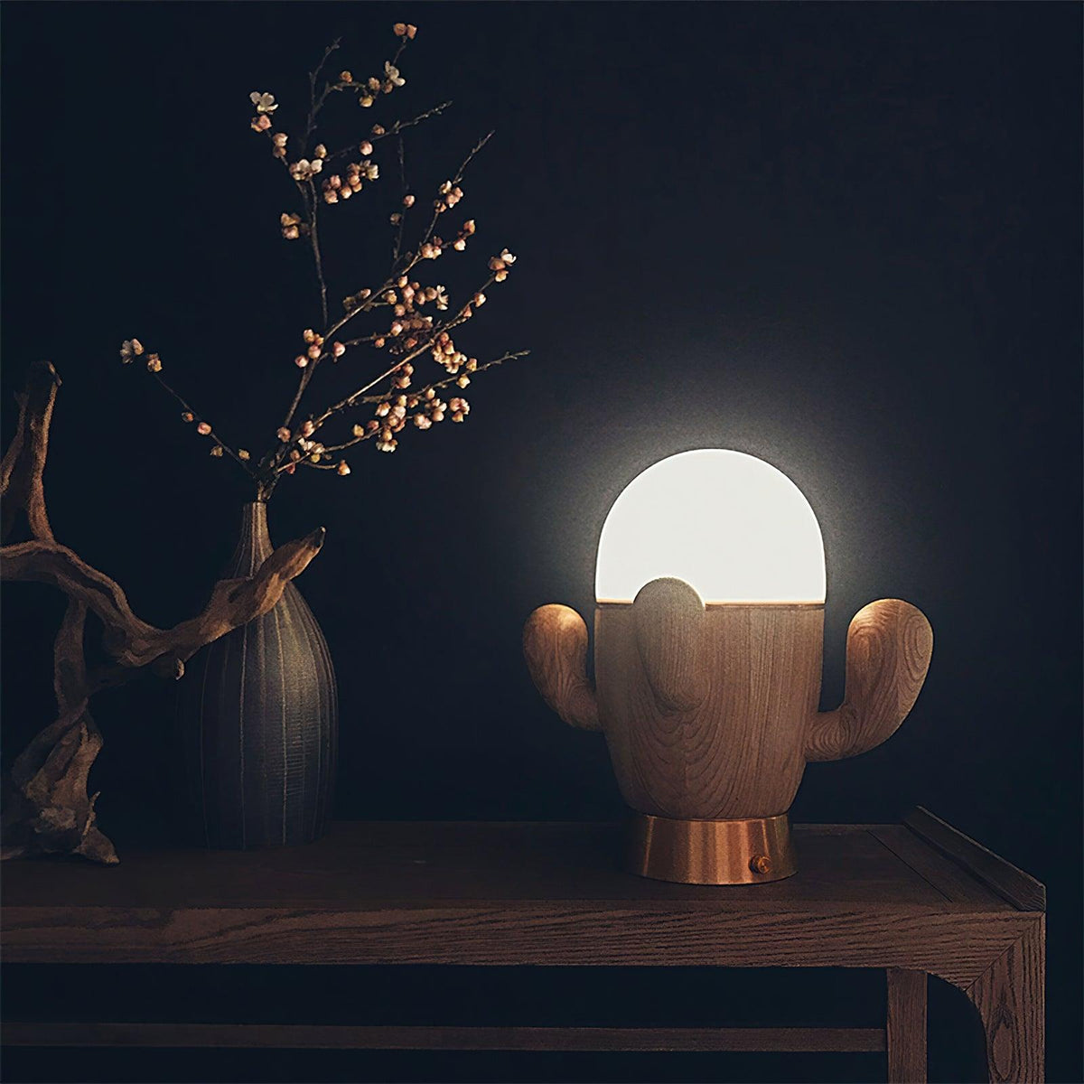Solivice lámpara de mesa de madera caprichosa