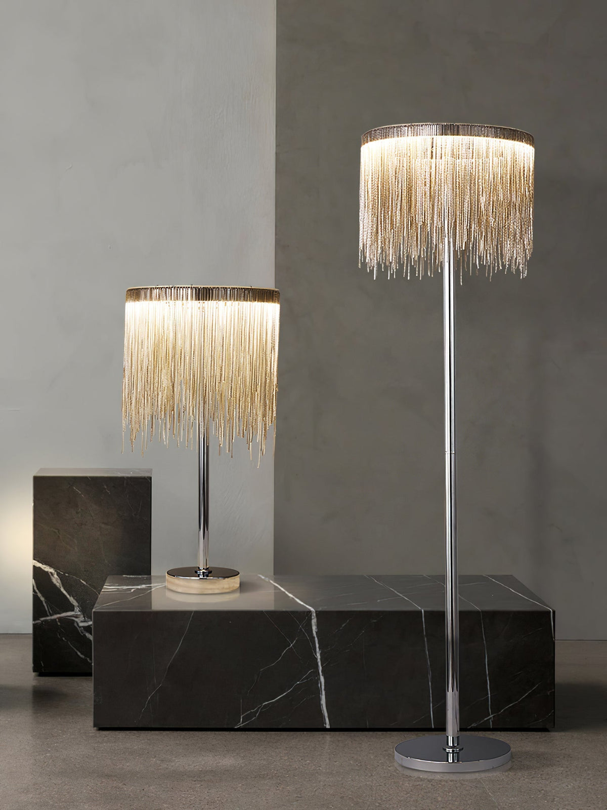 Cascade Cadena Tassel lámpara de mesa