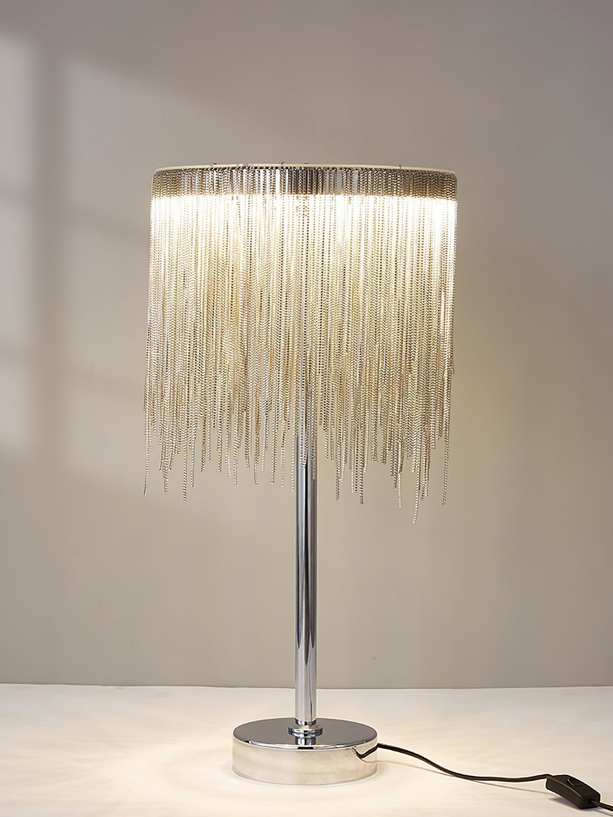 Cascade Cadena Tassel lámpara de mesa