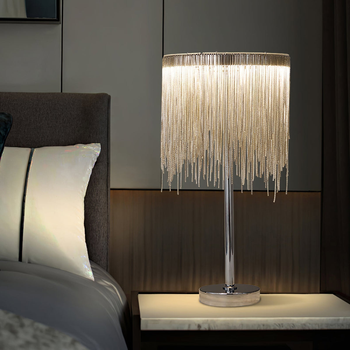 Cascade Cadena Tassel lámpara de mesa