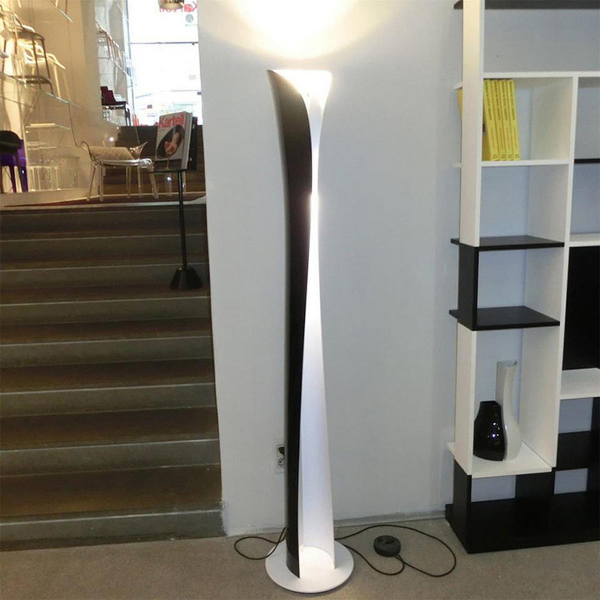 Cirvel lámpara de pie futurista de aluminio