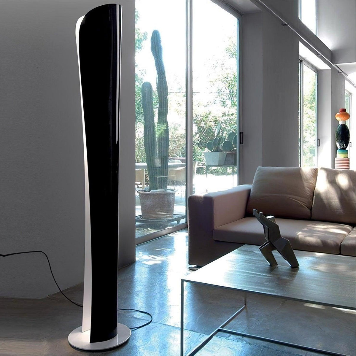 Cirvel lámpara de pie futurista de aluminio