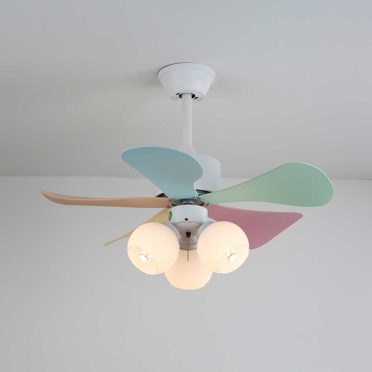 Celoia ventilador de techo con luz de vidrio colorido