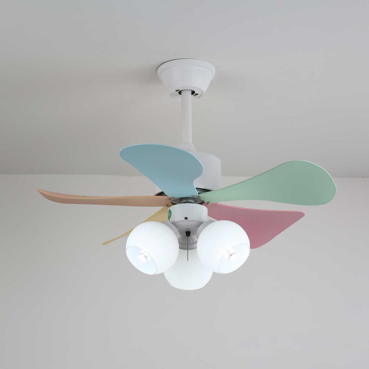 Celoia ventilador de techo con luz de vidrio colorido