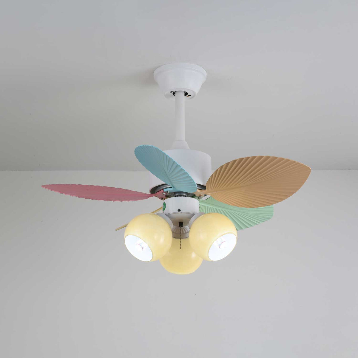 Celoia ventilador de techo con luz de vidrio colorido