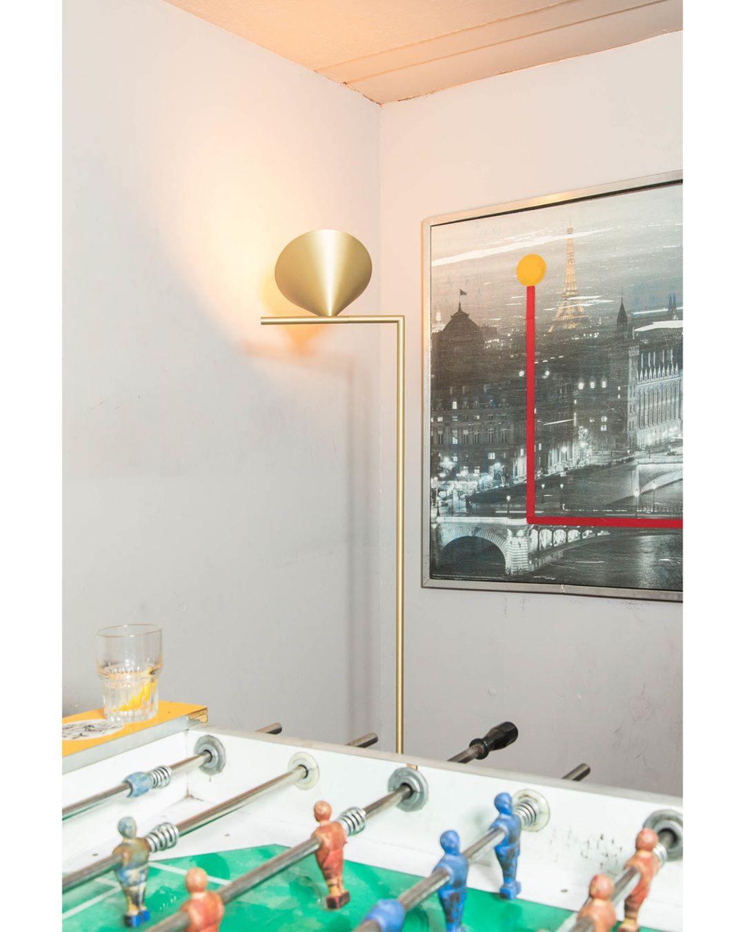 Nell lámpara de pie minimalista