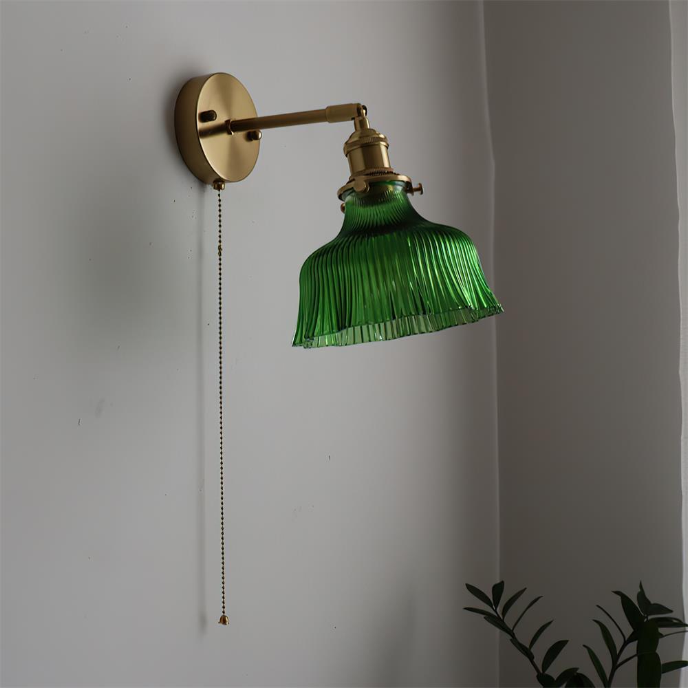Rilo aplique de pared de latón con pantalla de vidrio verde/transparente y cadena de extracción