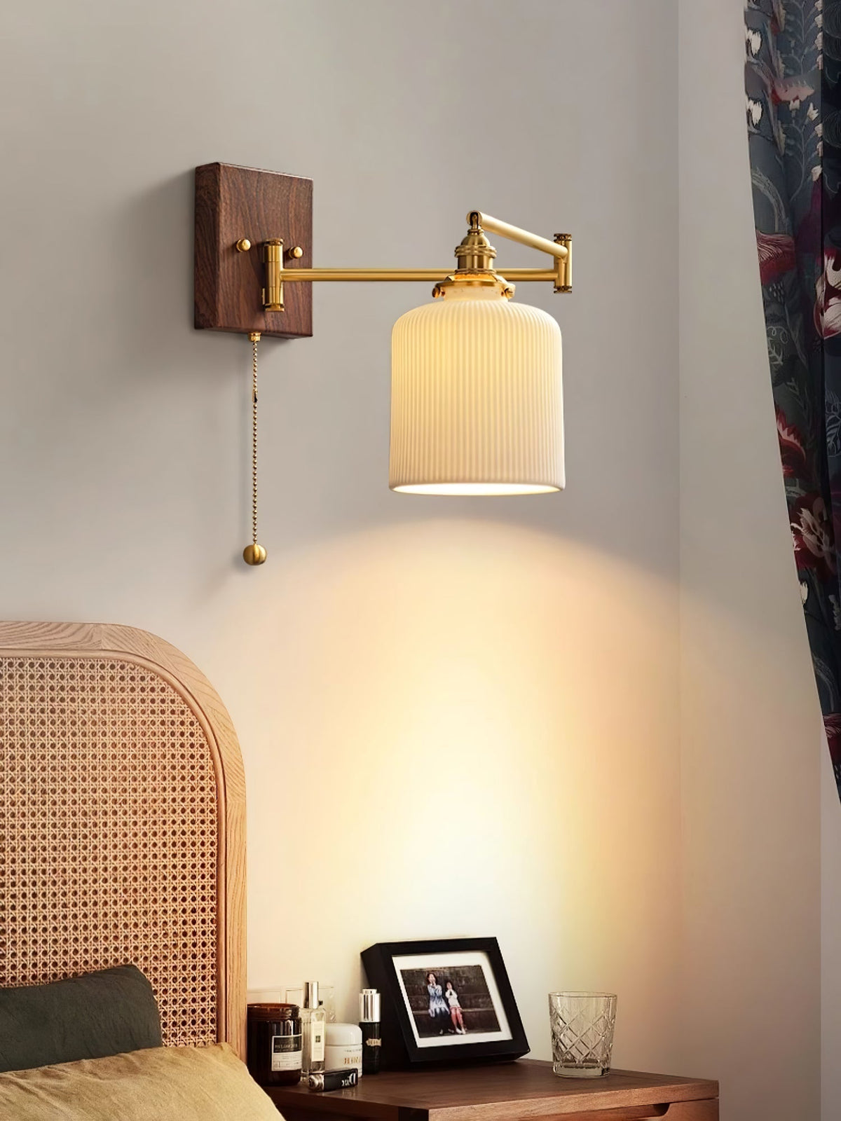 Elioaya aplique de pared con geometría única en cerámica y metal