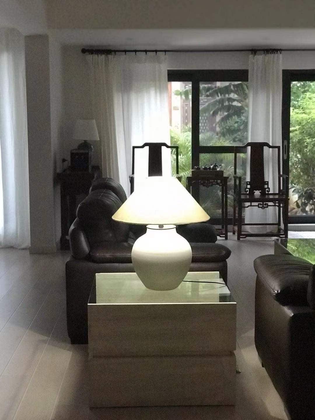 Lumian lámpara de mesa rústica de tejido y cerámica beige