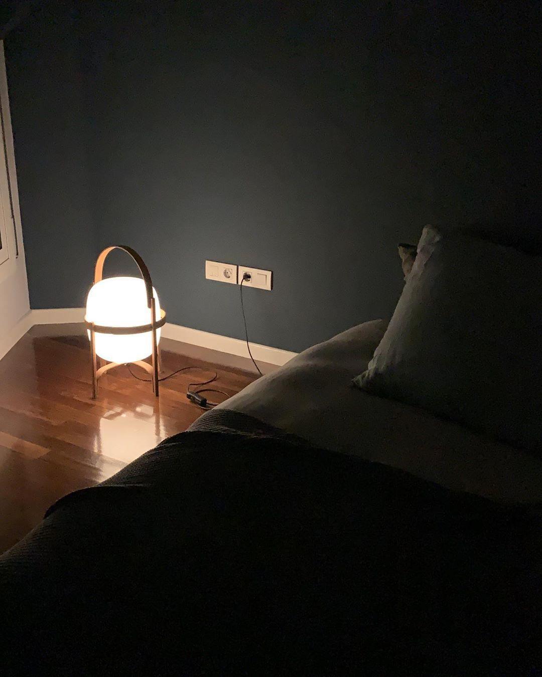 Lethra lámpara de mesa de madera y vidrio