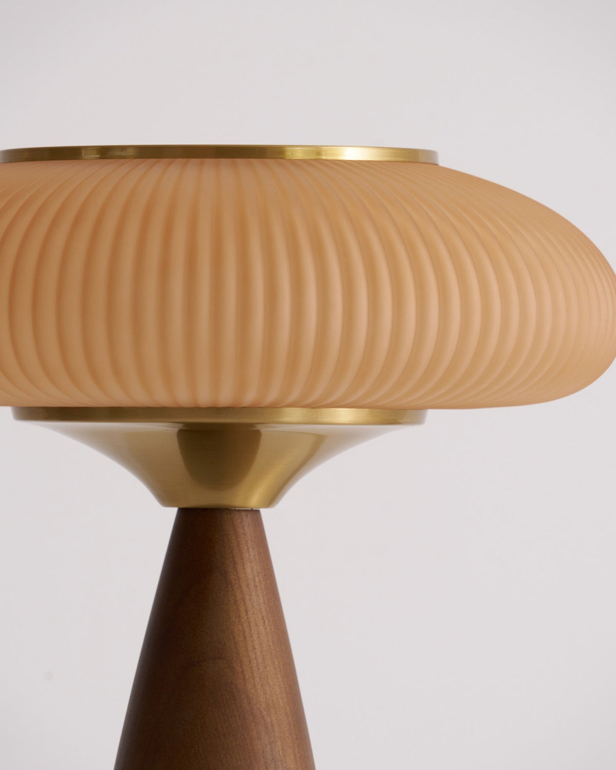 Syleena lámpara de mesa de madera estilo escandinavo