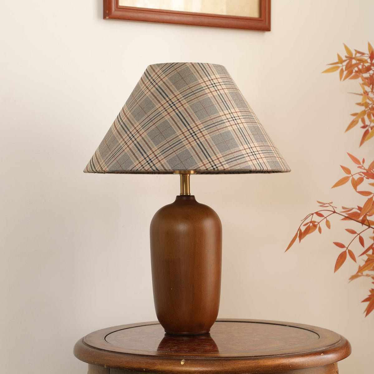Sienna lámpara de mesa de madera y tejido clásico