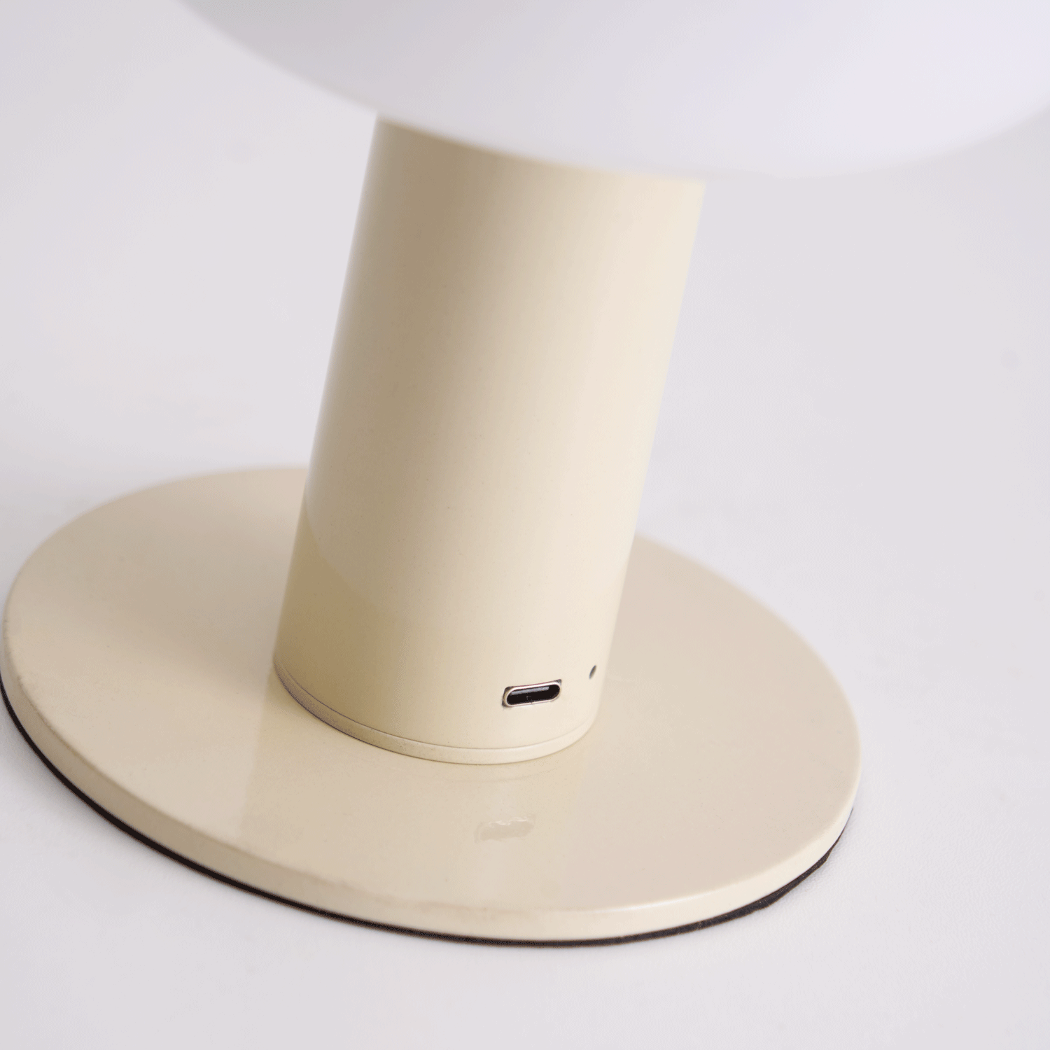 Avenaella lámpara de mesa moderna