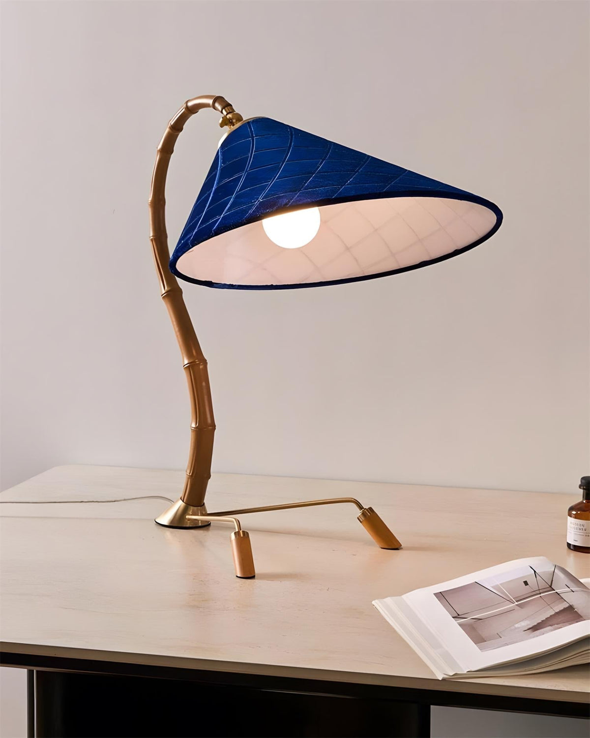 Viraisette lámpara de mesa