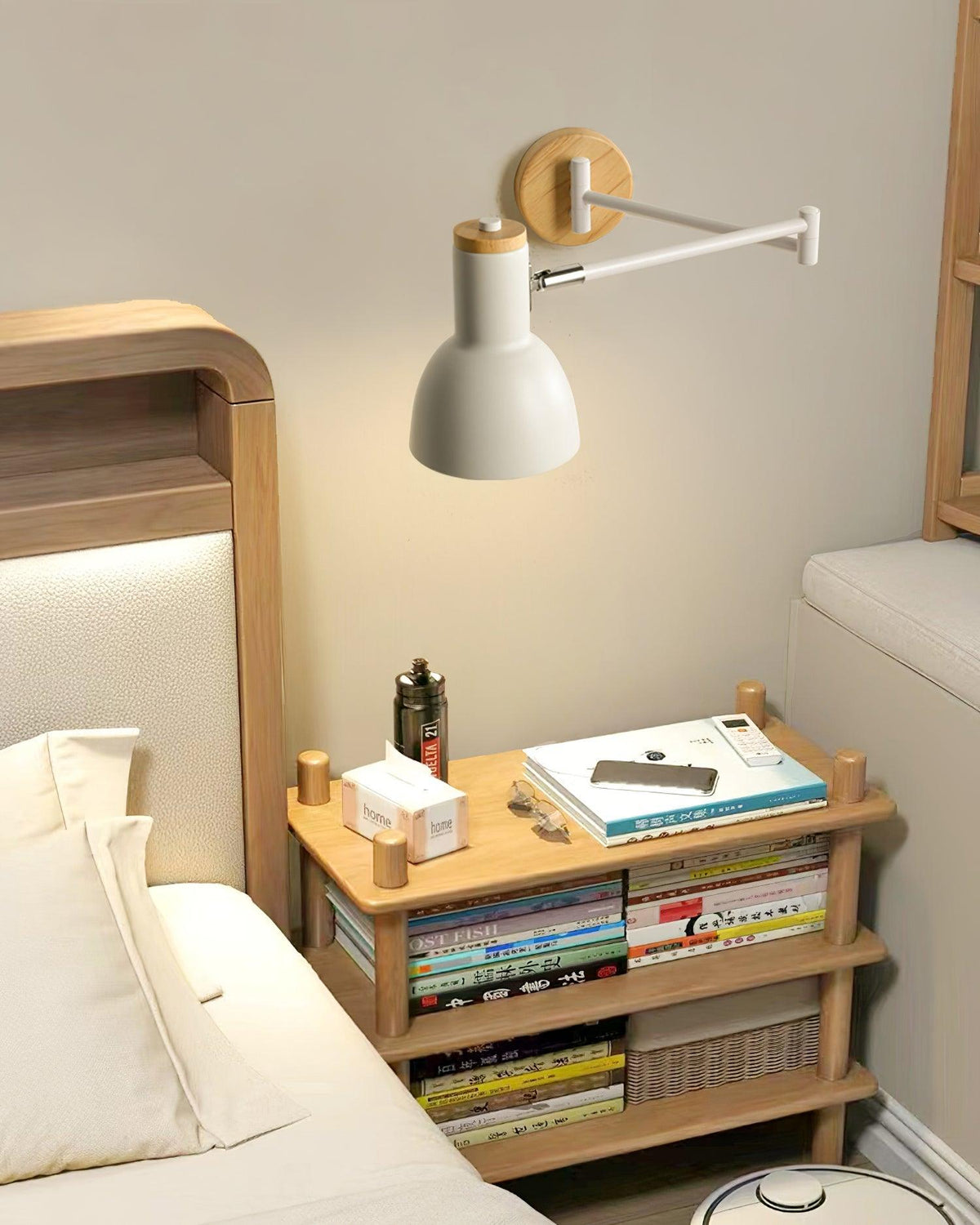 Aplique de pared moderno de madera con brazo ajustable y pantalla cónica
