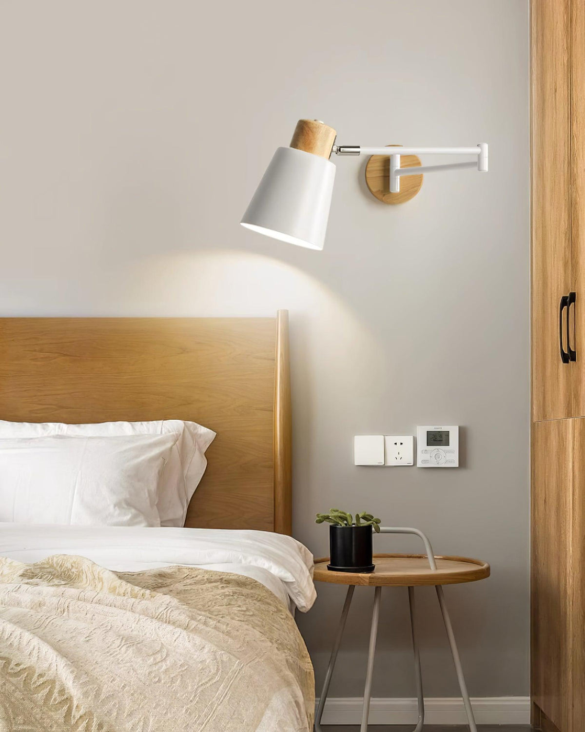 Aplique de pared moderno de madera con brazo ajustable y pantalla cónica
