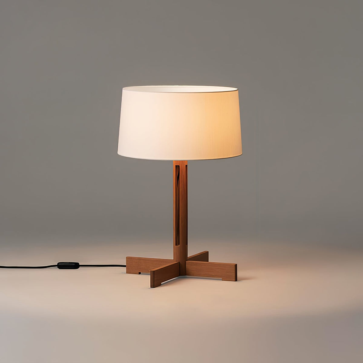 Rinivena lámpara de mesa contemporánea de madera y tejido