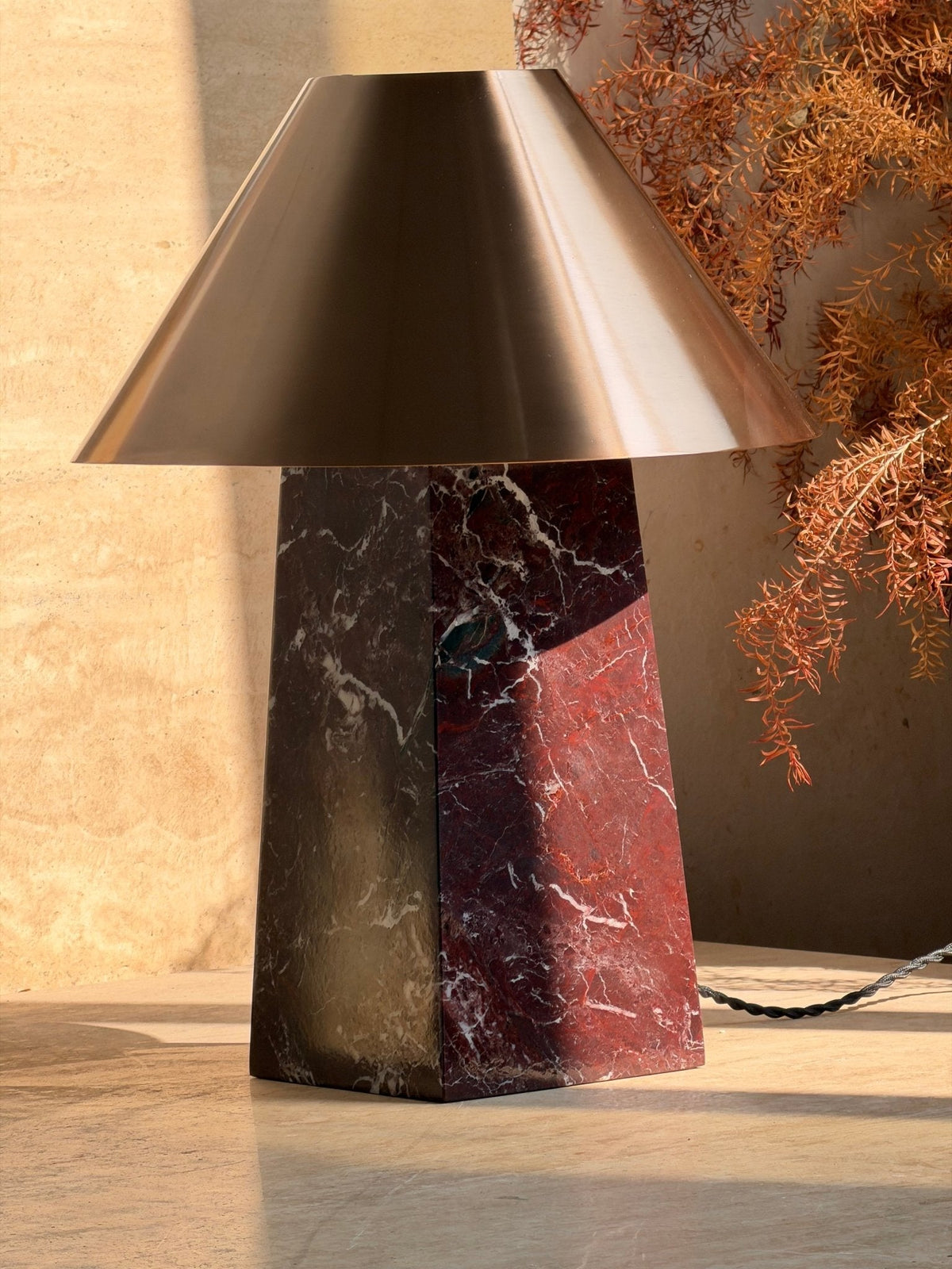 Conic lámpara de mesa de mármol