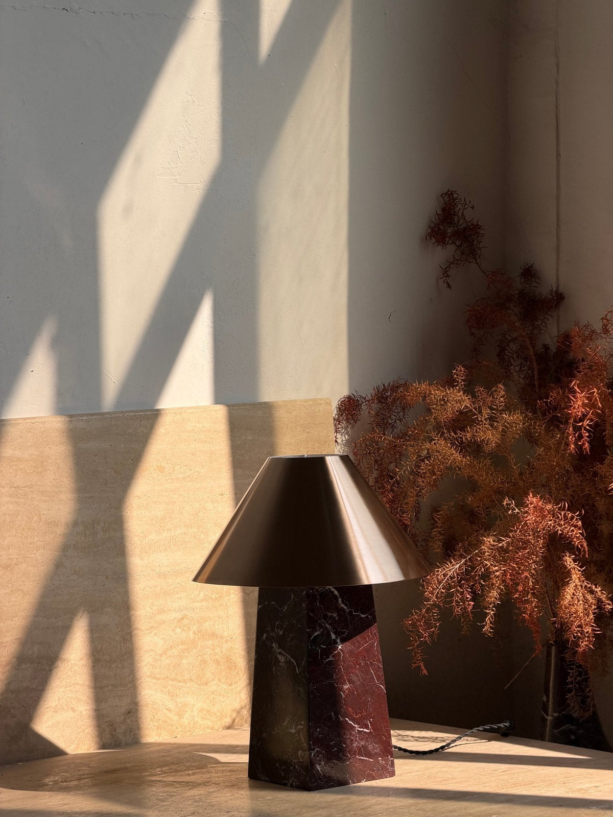 Conic lámpara de mesa de mármol
