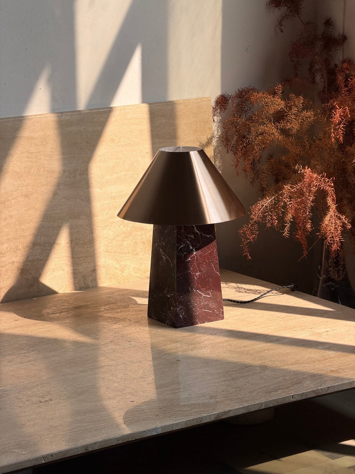 Conic lámpara de mesa de mármol
