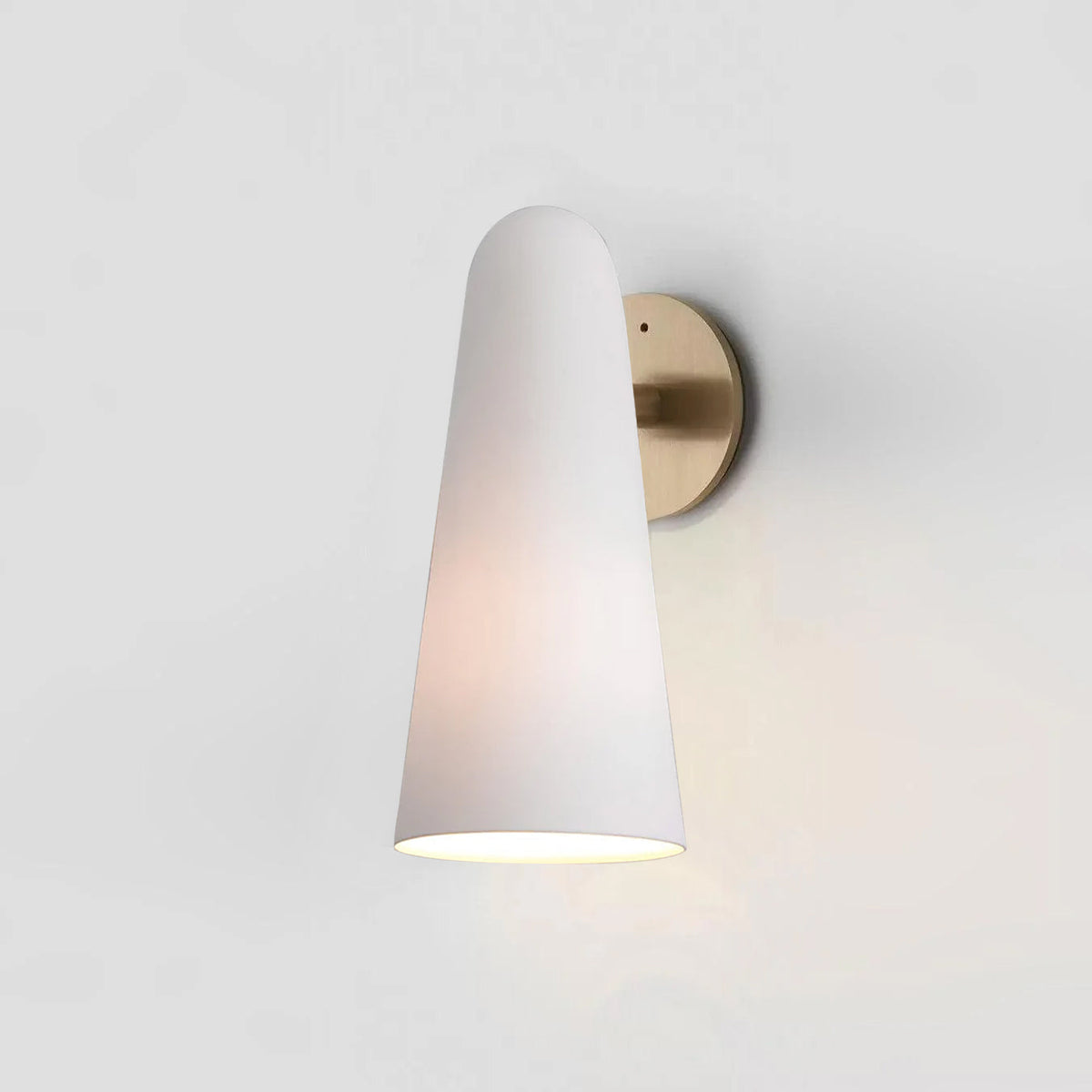 Lioririella aplique de pared con pantalla de vidrio cónico