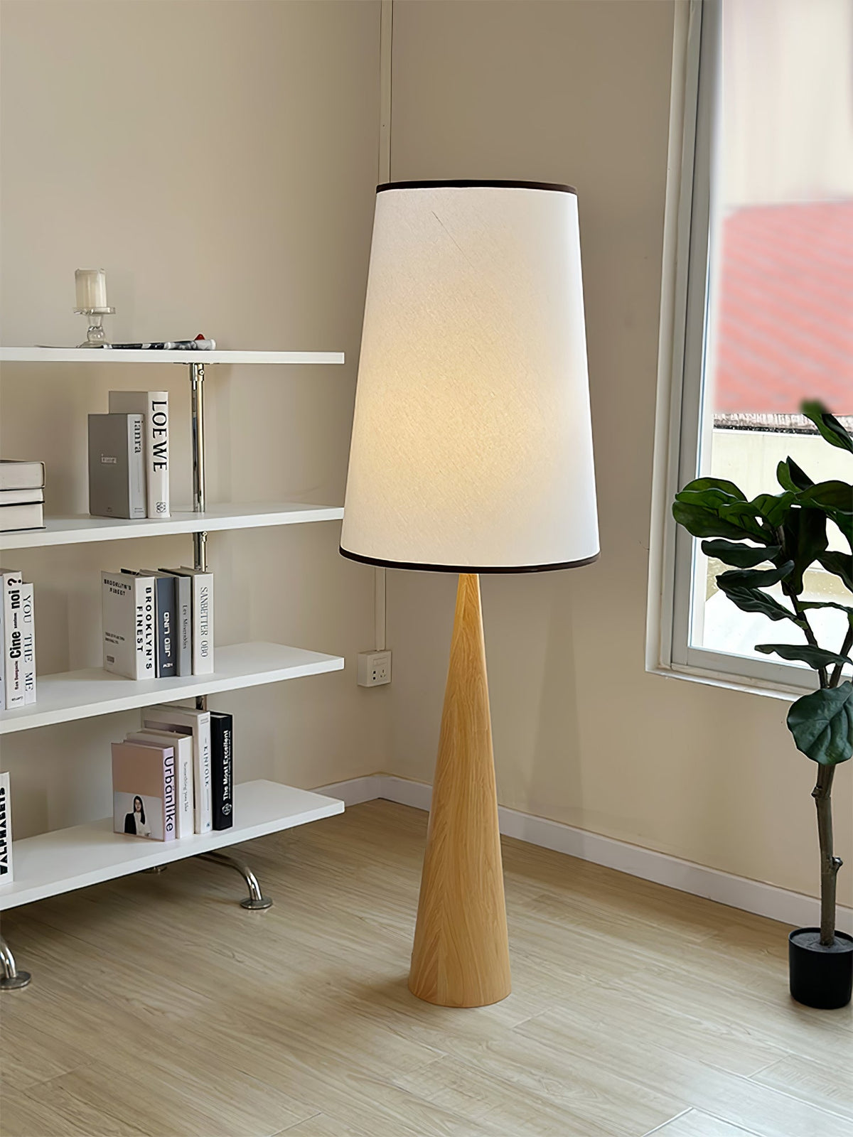 ConeLite lámpara de pie minimalista de madera