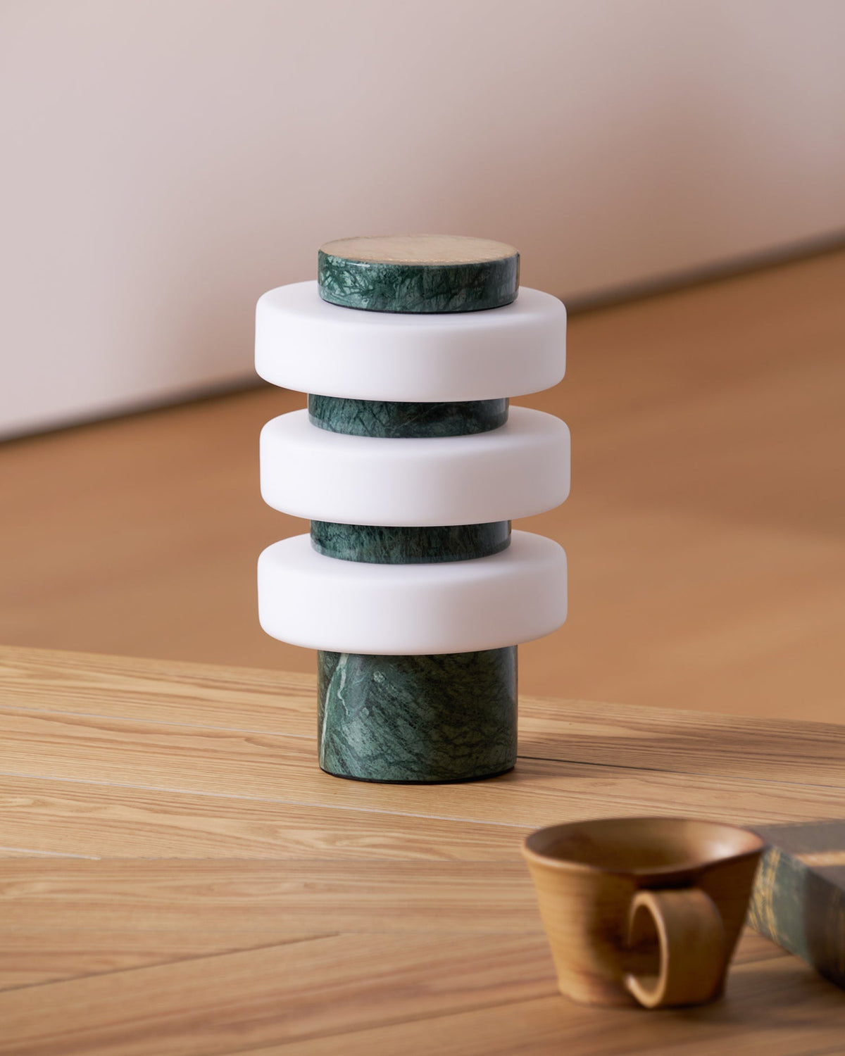 Orelinise lámpara de mesa