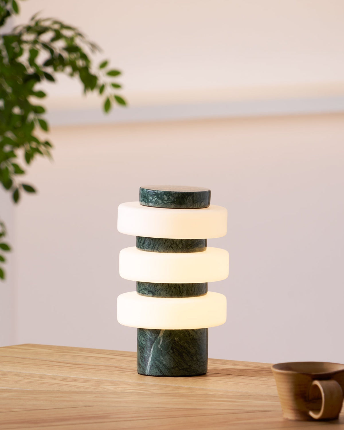 Orelinise lámpara de mesa
